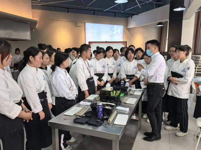 天津市禾之鲜餐饮管理有限公司到访市职教中心，共探婚庆礼仪服务产教融合新路径